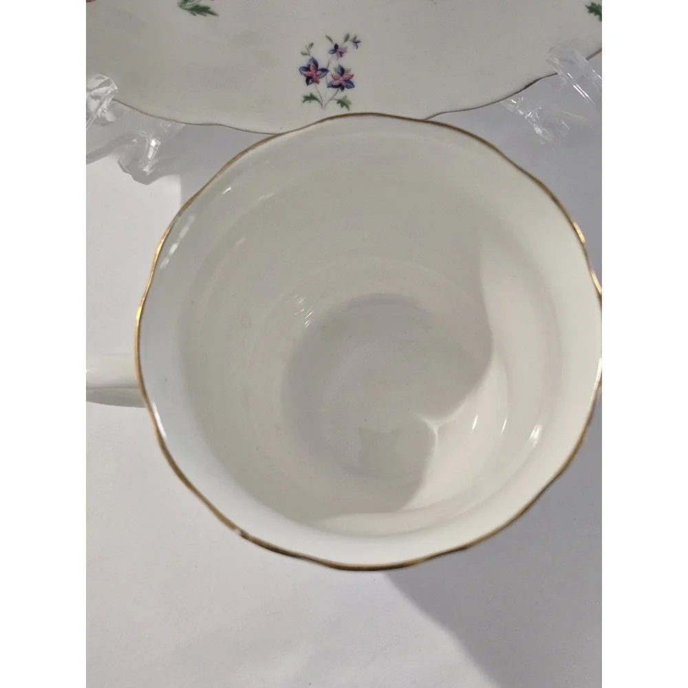 *flawed* Colclough Bone China Cup & Saucer Set Floral Gold Trim England Vintage